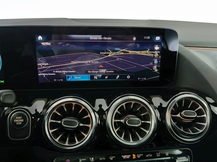13 - Mercedes-Benz GLA Mercedes GLA250 e phev advanced auto