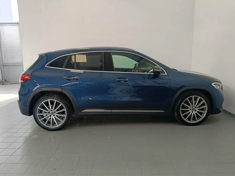 3 - Mercedes-Benz GLA 200 d Premium auto