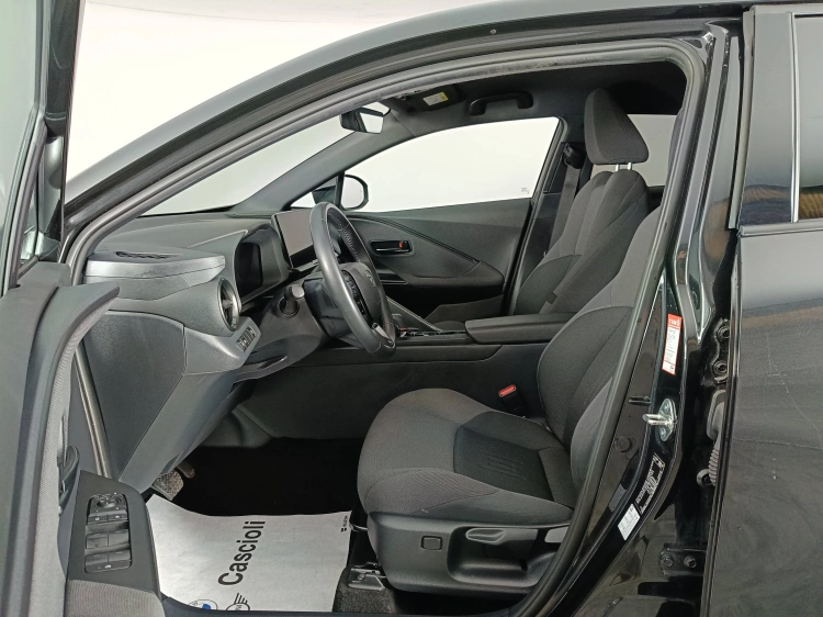 8 - Toyota C-HR C-HR 1.8 hv Trend fwd e-cvt