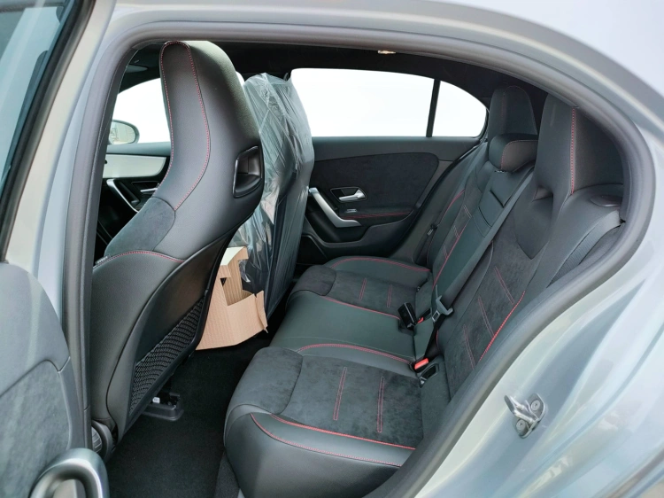 11 - Mercedes-Benz Classe A 180 d Automatic
