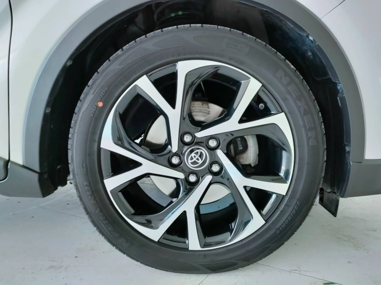 8 - Toyota C-HR C-HR 1.8h Style 2wd e-cvt