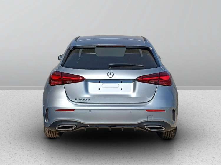 4 - Mercedes-Benz Classe A 200 d Automatic