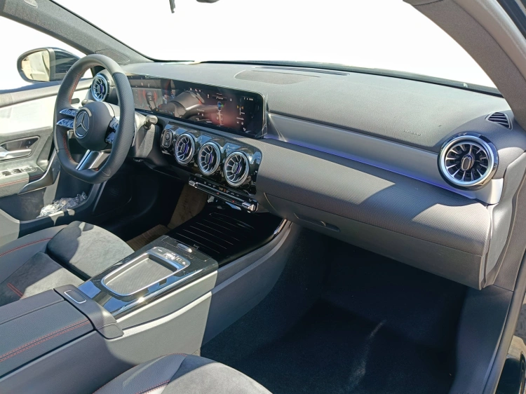 9 - Mercedes-Benz Classe A 180 d Automatic