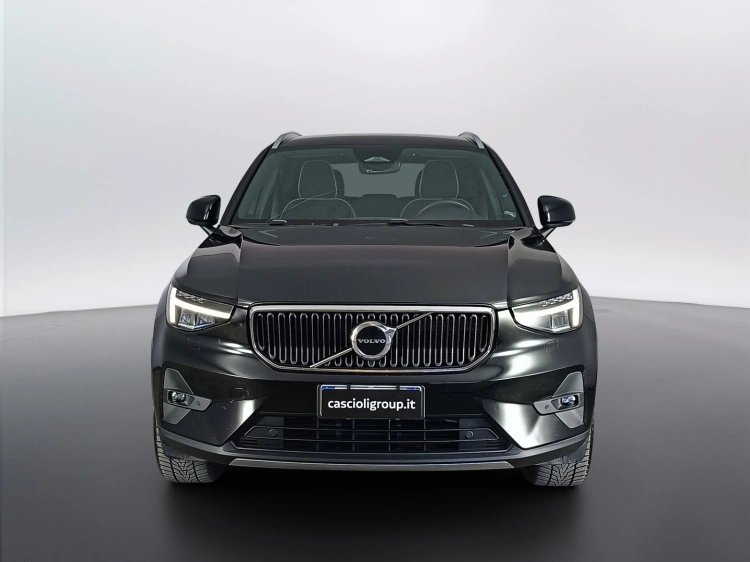 2 - Volvo XC40 XC40 2.0 b3 Core auto