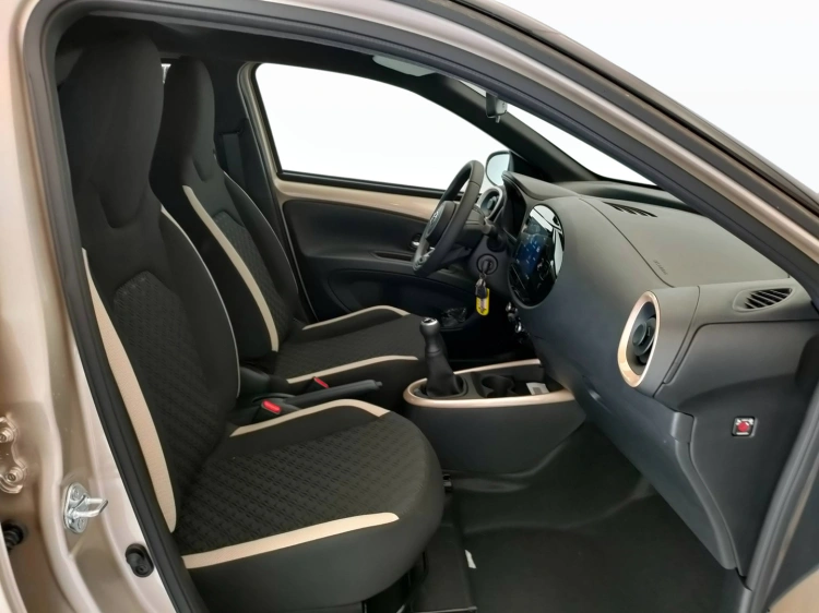 11 - Toyota Aygo X AYGO X 10B MT TREND MY24