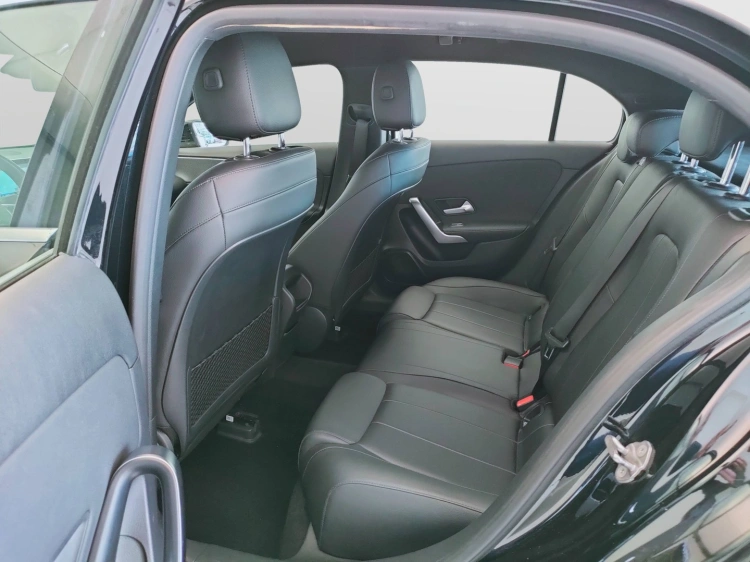 11 - Mercedes-Benz Classe A 180 d Sport auto