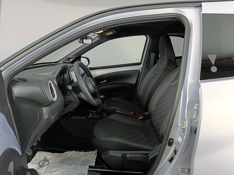 8 - Toyota Aygo X AYGO X 10B MT JBL SE MY24