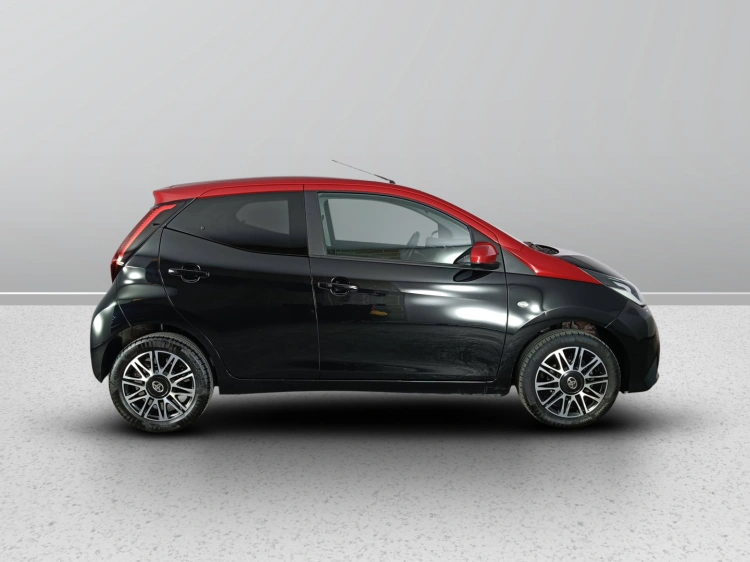 3 - Toyota Aygo Aygo 5p 1.0 x-clusiv red pack 72cv