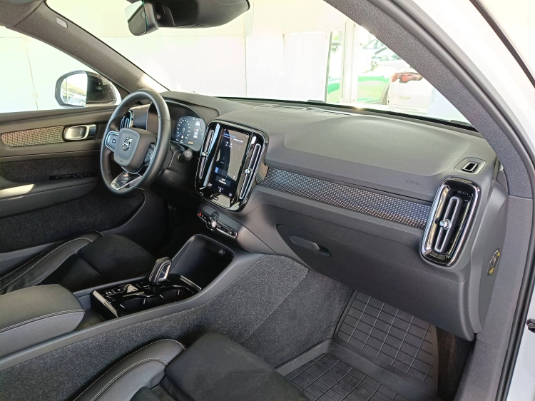 10 - Volvo XC40 XC40 1.5 t4 phev R-design auto my21