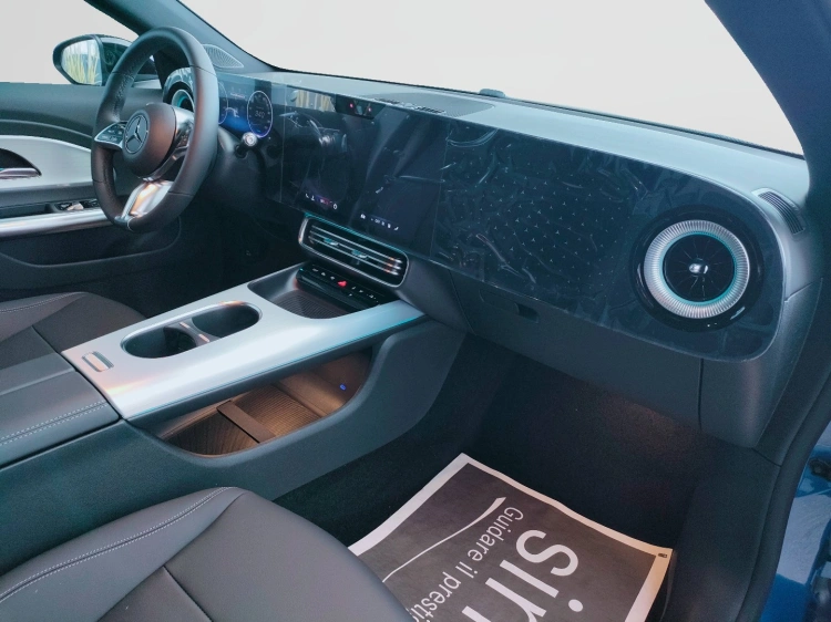 10 - Mercedes-Benz CLA 250+ con tecnologia EQ