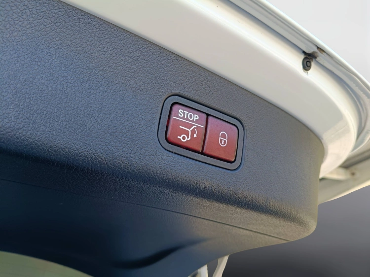 16 - Mercedes-Benz GLC 220 d AMG Premium 4matic auto