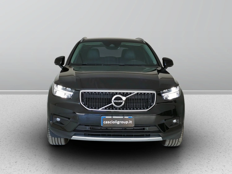 2 - Volvo XC40 XC40 2.0 d3 Momentum geartronic my20