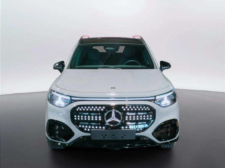 2 - Mercedes-Benz GLB 250+ con tecnologia EQ
