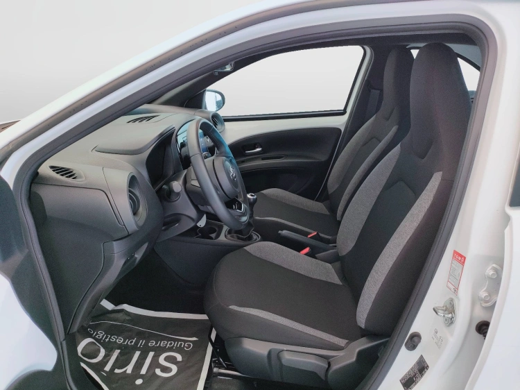 14 - Toyota Aygo X Aygo X 1.0 Active 72cv
