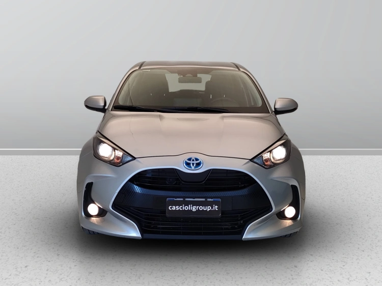 2 - Toyota Yaris Yaris 1.5h Active