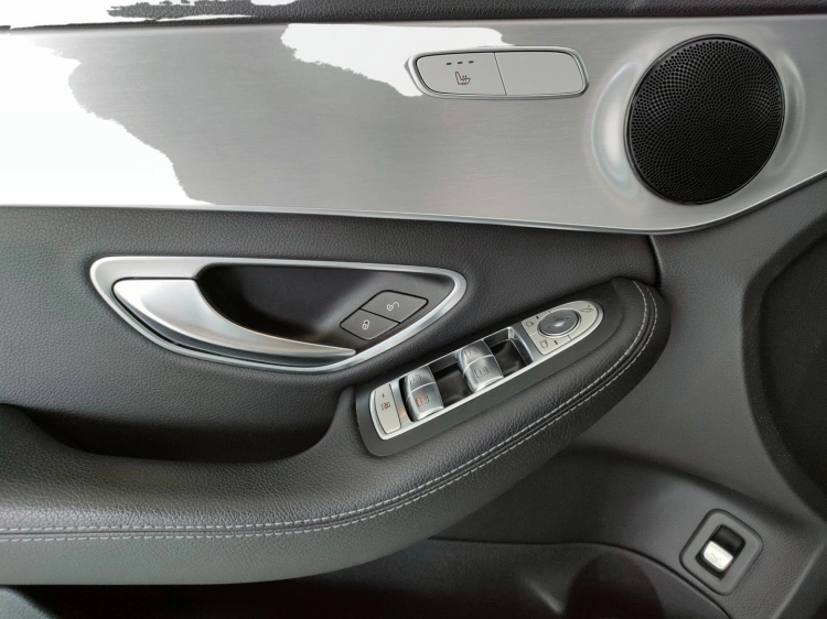 13 - Mercedes-Benz Classe C 220 d Premium auto