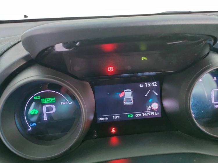 14 - Toyota Yaris Yaris 1.5h Trend