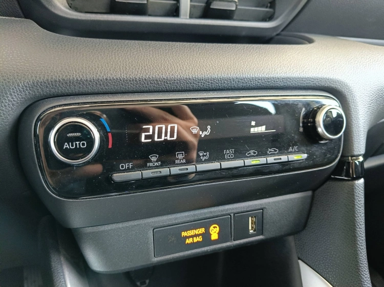 15 - Toyota Yaris Yaris 1.5h Trend