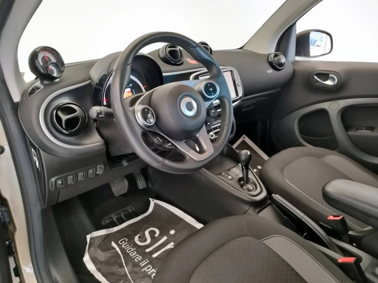 12 - smart fortwo Fortwo eq Passion 4,6kW
