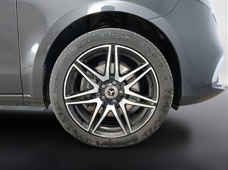 28 - Mercedes-Benz Classe V Extralong 300 d Premium 4matic auto