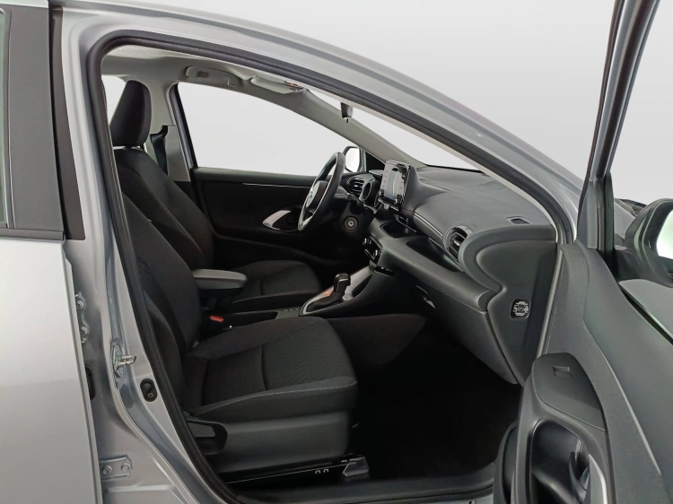 11 - Toyota Yaris Yaris 1.5h Trend