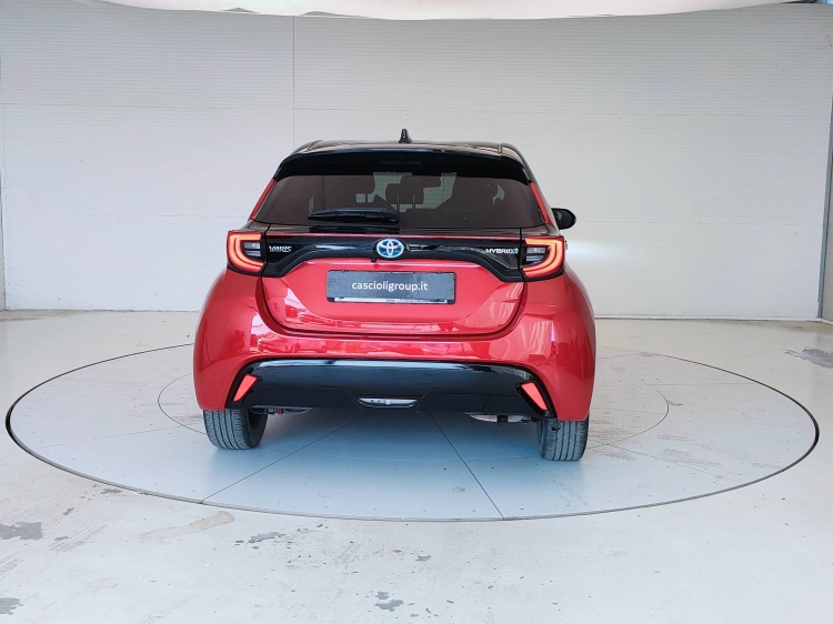 6 - Toyota Yaris Yaris 1.5h Style