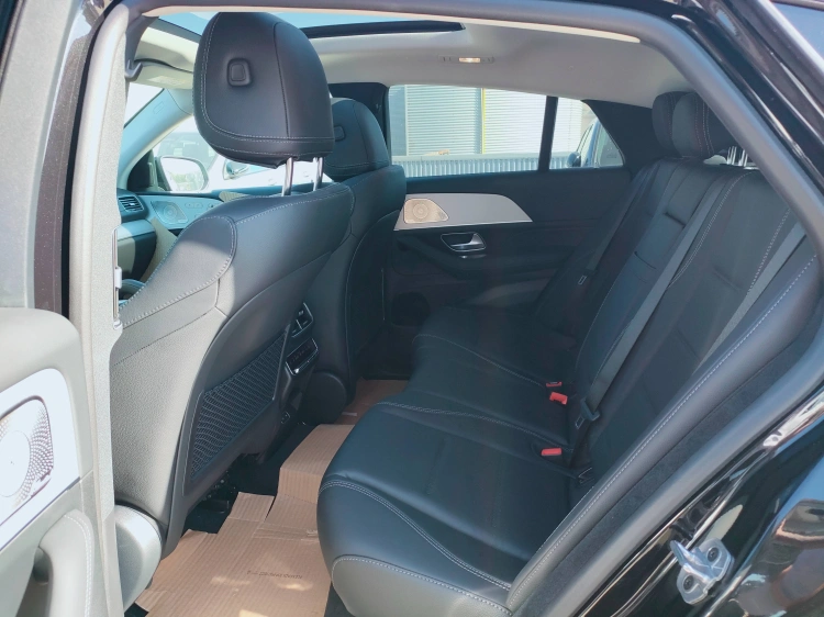 12 - Mercedes-Benz GLE 300 d 4MATIC Coupe