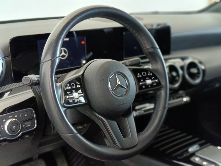 17 - Mercedes-Benz Classe A 180 d Business Extra auto