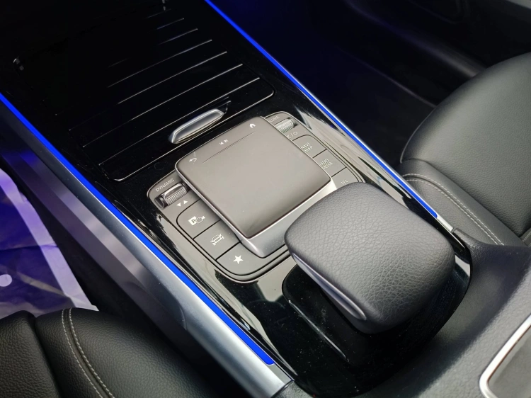 17 - Mercedes-Benz GLB 200 d Sport Plus auto