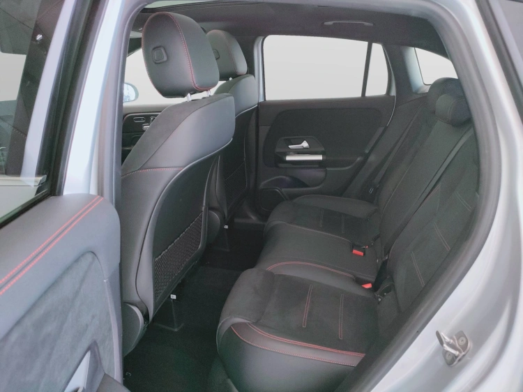 15 - Mercedes-Benz GLA 200 d Premium 4matic auto