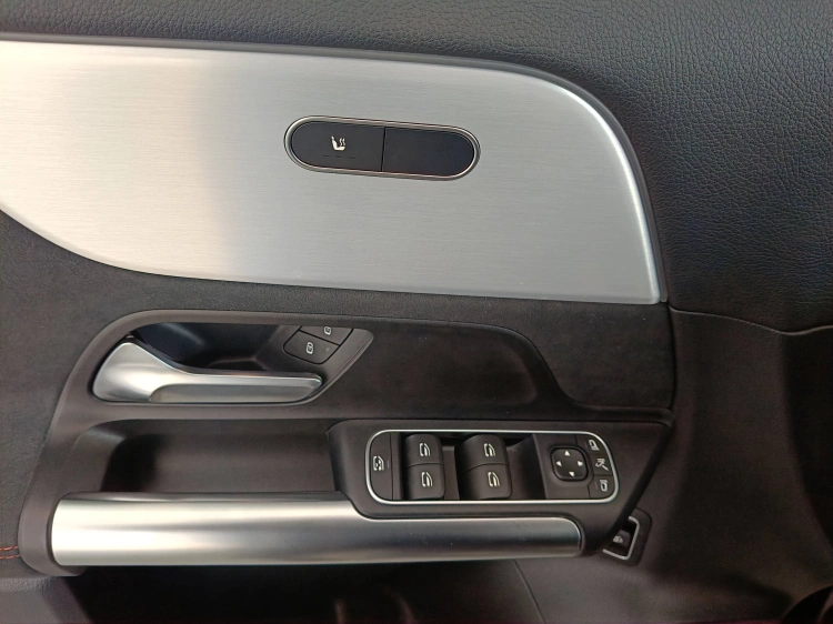 15 - Mercedes-Benz GLA 180 d AMG Line Advanced Plus auto