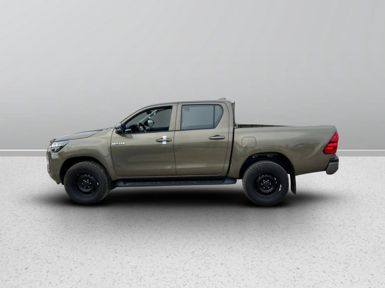 10 - Toyota Professional HI LUX 4X2 - 4X4 HILUX 2.4D A DC 4WD CMF MY24