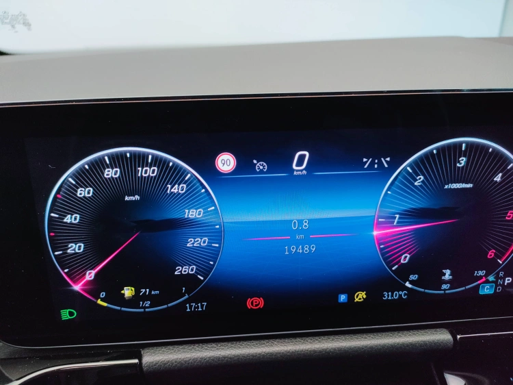 20 - Mercedes-Benz GLA 180 d Progressive Advanced Plus auto