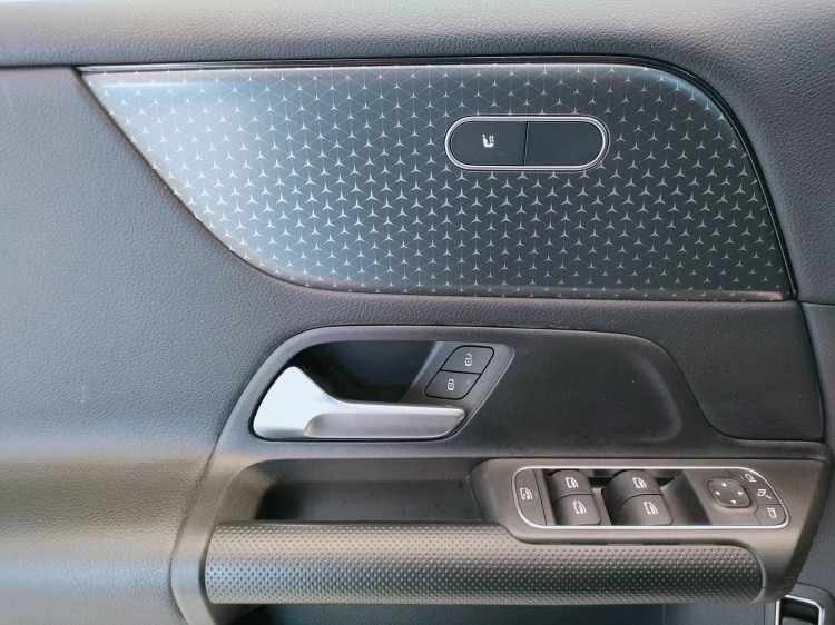 14 - Mercedes-Benz GLB 180 d Advanced auto