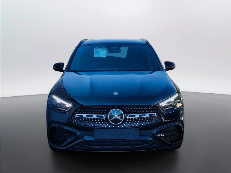 2 - Mercedes-Benz GLA 200 d Automatic 4MATIC