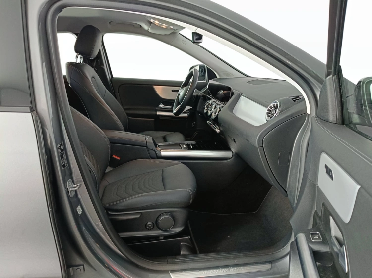 11 - Mercedes-Benz GLA 180 d Progressive Advanced Plus auto