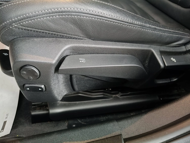 19 - BMW Serie 3 320d Touring mhev 48V xdrive Luxury auto