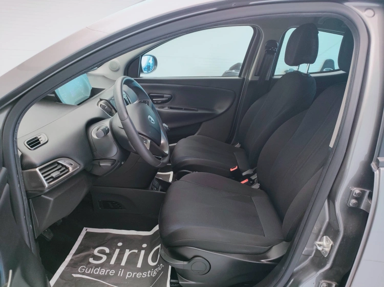 13 - Lancia Ypsilon Ypsilon 1.0 firefly hybrid Gold s&s 70cv