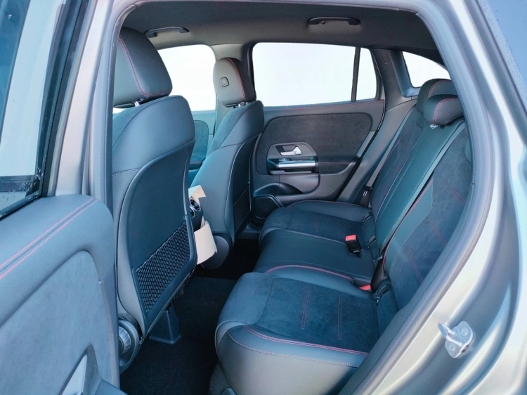 9 - Mercedes-Benz GLA 200 d automatic