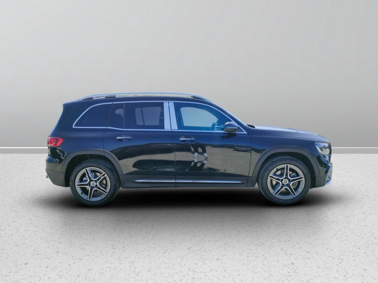 7 - Mercedes-Benz GLB 200 d Automatic 4MATIC