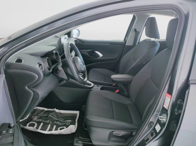 17 - Toyota Yaris Yaris 1.5h Trend