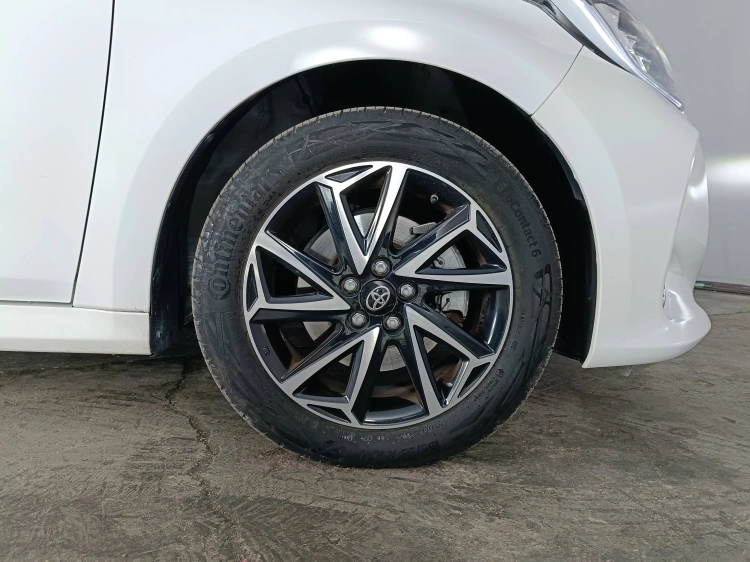 14 - Toyota Yaris TOYOTA Yaris 1.5 Hybrid 5 porte Trend