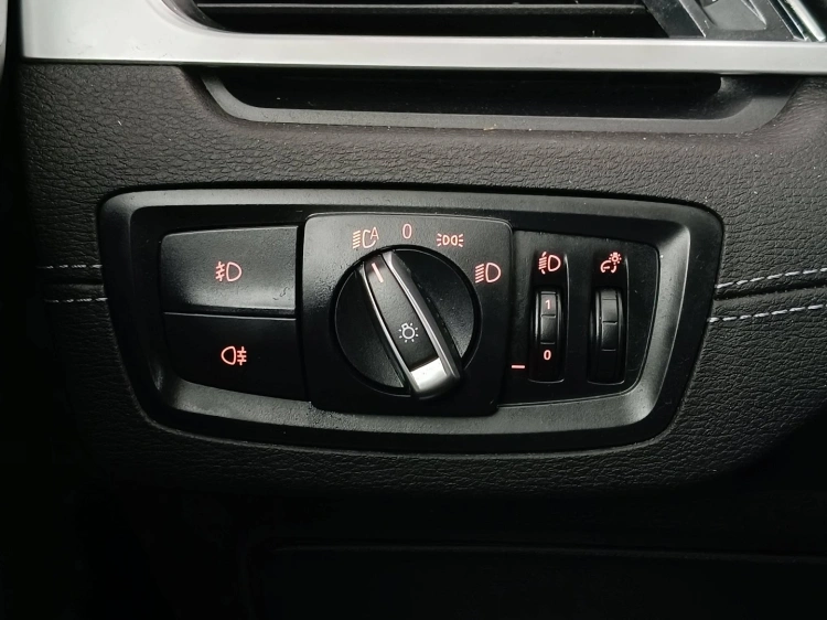 19 - BMW X1 X1 sdrive18d xLine Plus auto