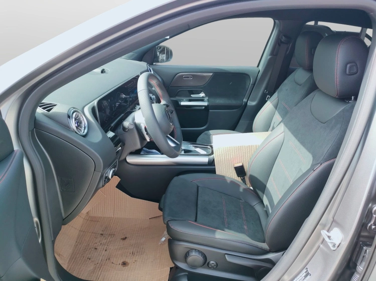 7 - Mercedes-Benz GLA 180 Automatic
