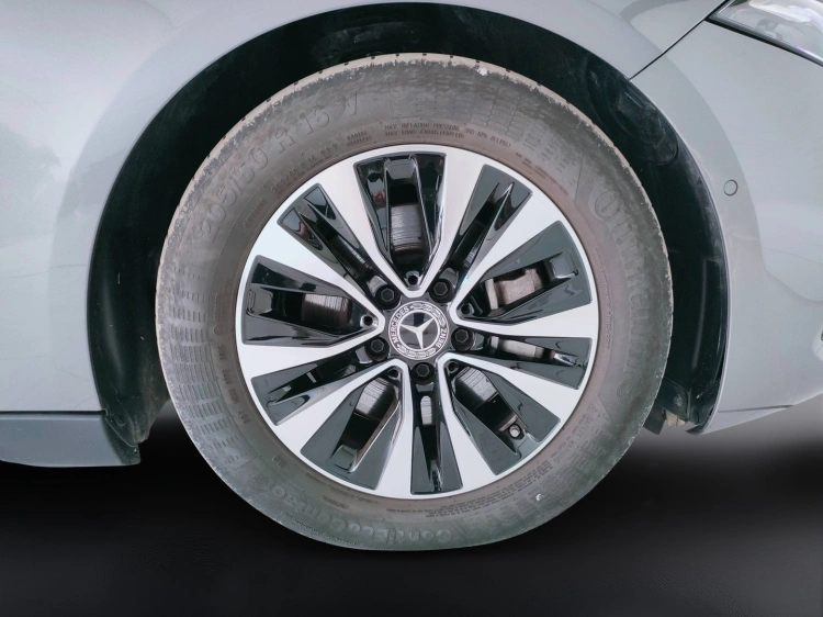 10 - Mercedes-Benz Classe A 180 d Advanced auto