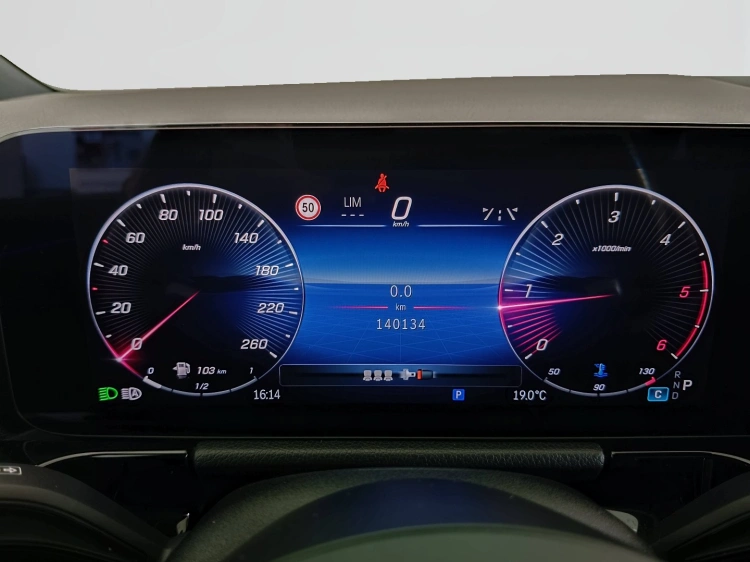 12 - Mercedes-Benz GLA 200 d AMG Line Premium 4matic auto