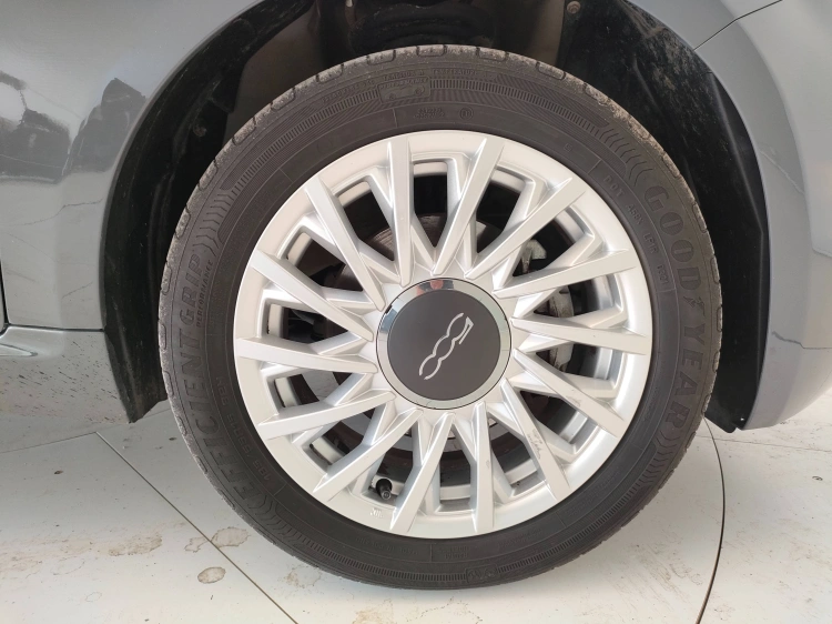 8 - Fiat 500 500 1.0 hybrid Dolcevita 70cv