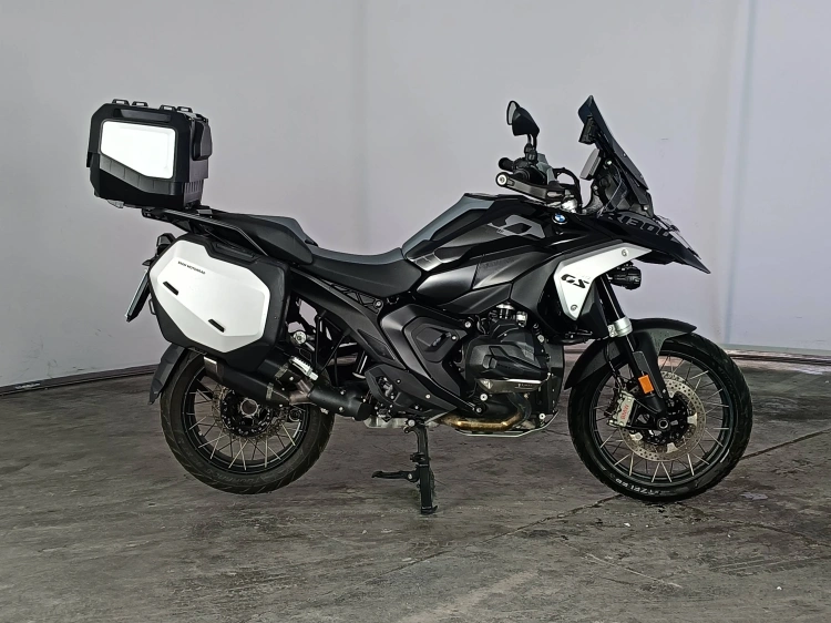 1 - BMW Motorrad GS R 1300 GS Triple Black my24