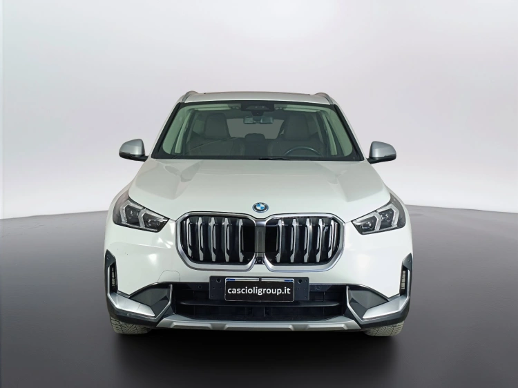 2 - BMW iX1 iX1 xdrive 30 X-Line