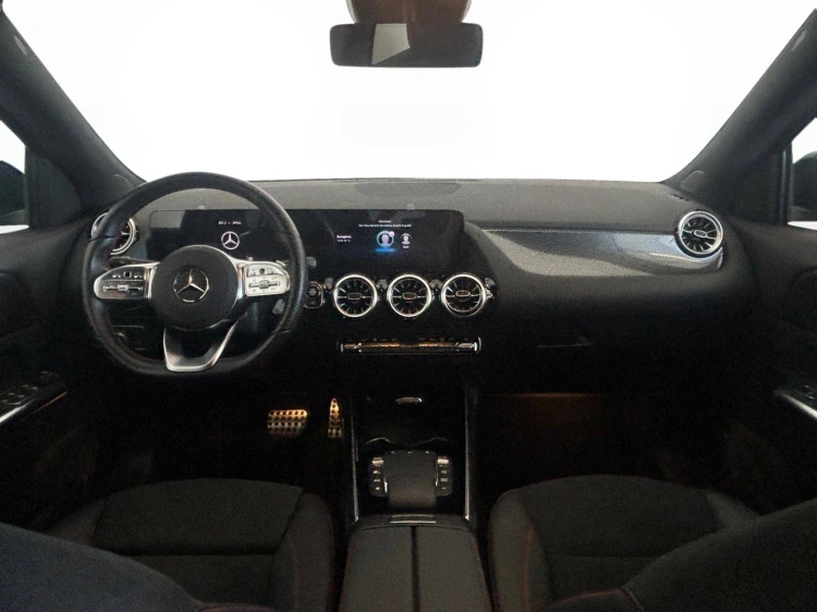 11 - Mercedes-Benz GLA 200 d Premium auto